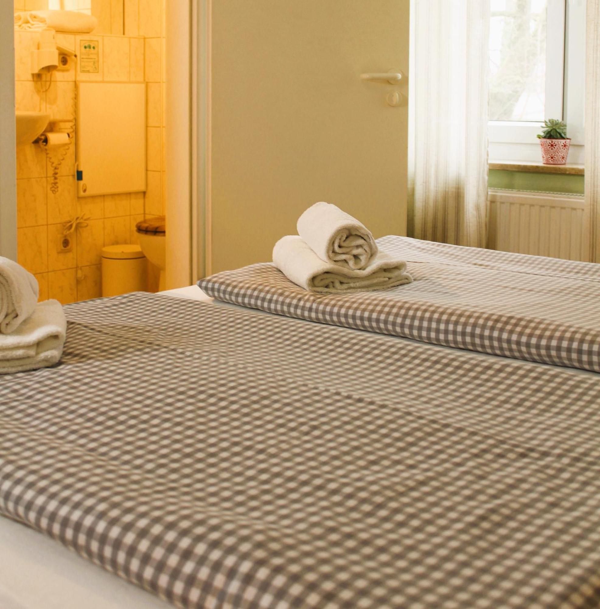 Haus Am Bach - Gemuetliche Pension 阿勒斯豪森 外观 照片
