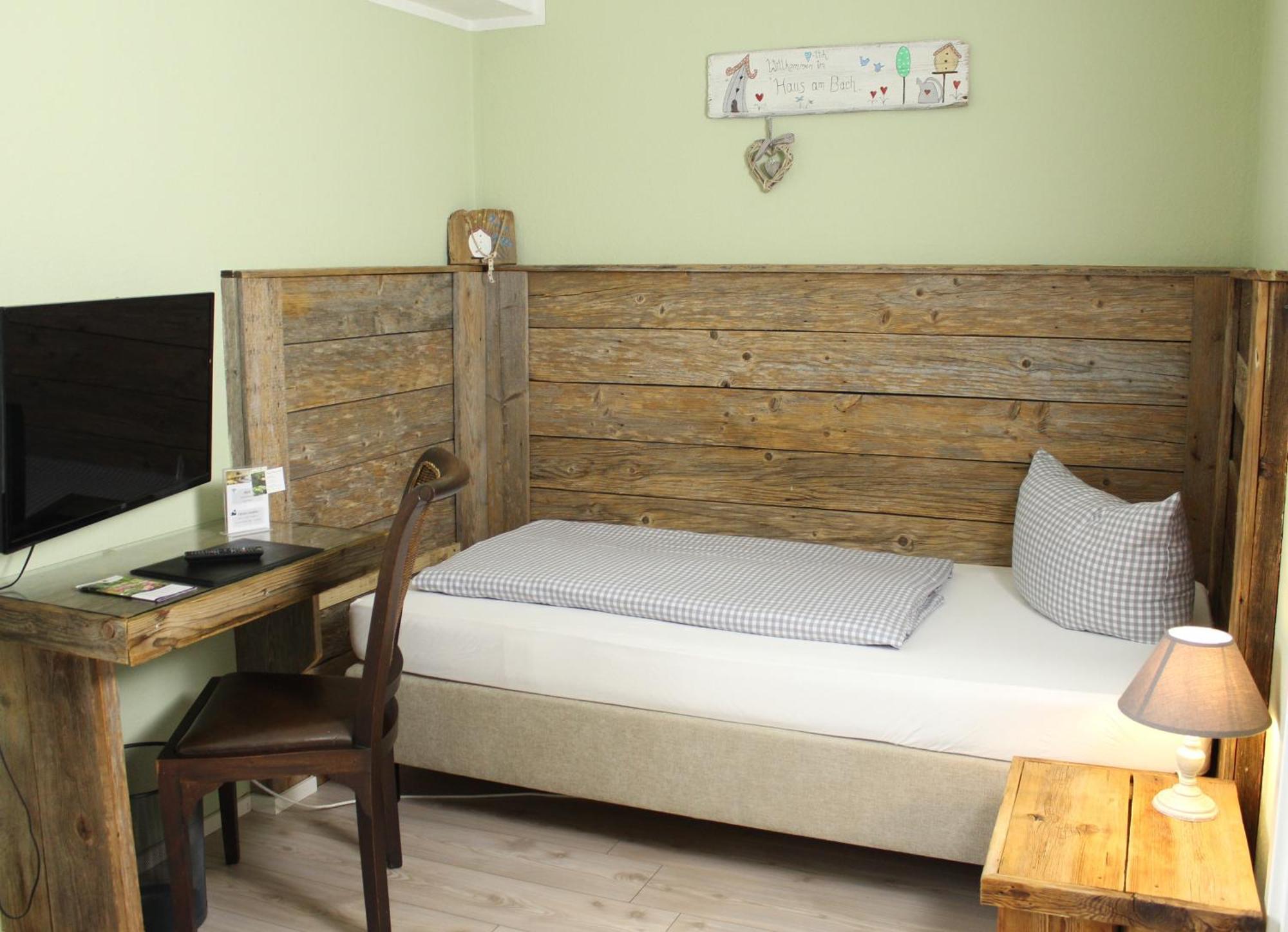Haus Am Bach - Gemuetliche Pension 阿勒斯豪森 外观 照片