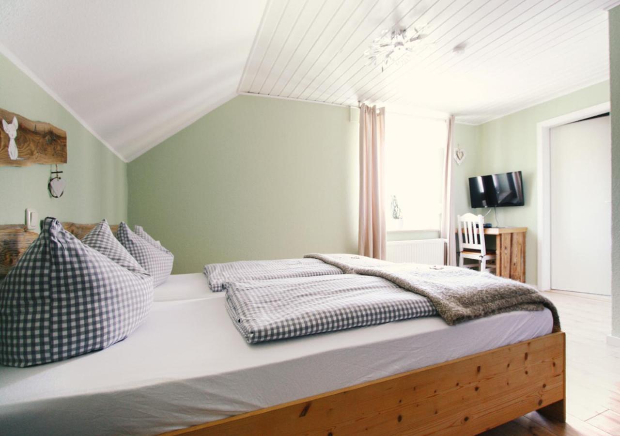 Haus Am Bach - Gemuetliche Pension 阿勒斯豪森 外观 照片